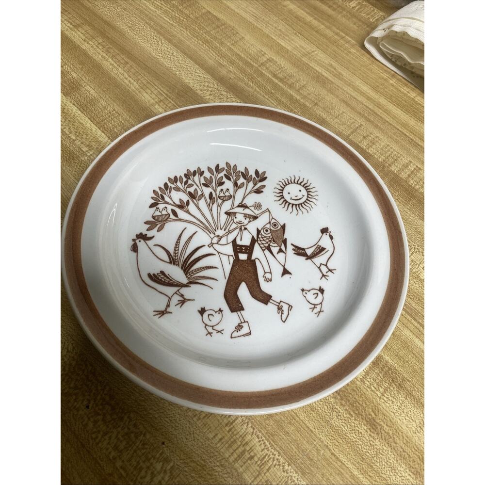 Vintage ARABIA Farm Boy Chicken’s Rooster Tree and Sun Plate 7.75” Finland